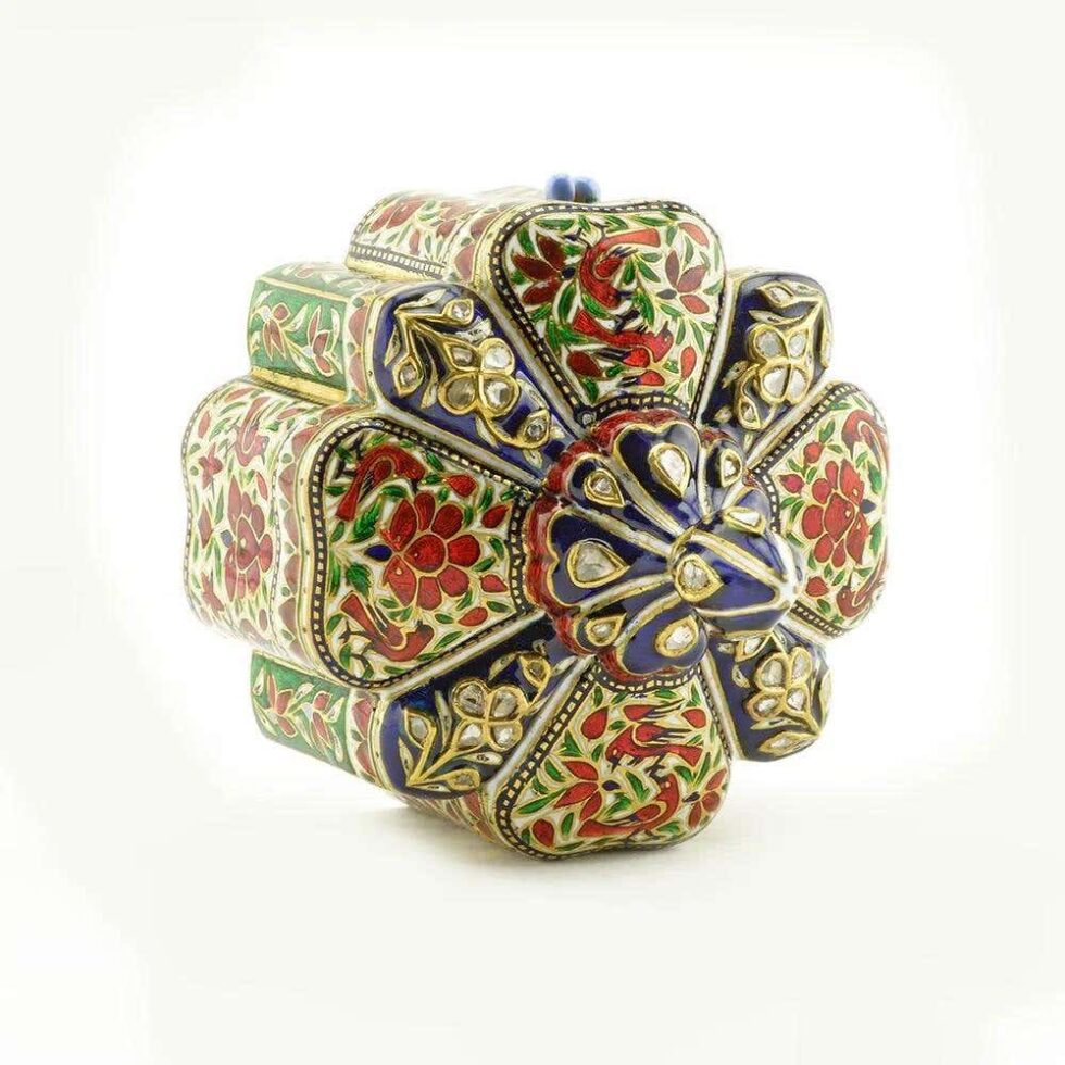 Exquisite and Large Indian 22K Gold, Enamel, and Diamond Snuff Box, Jaipur - Image 4