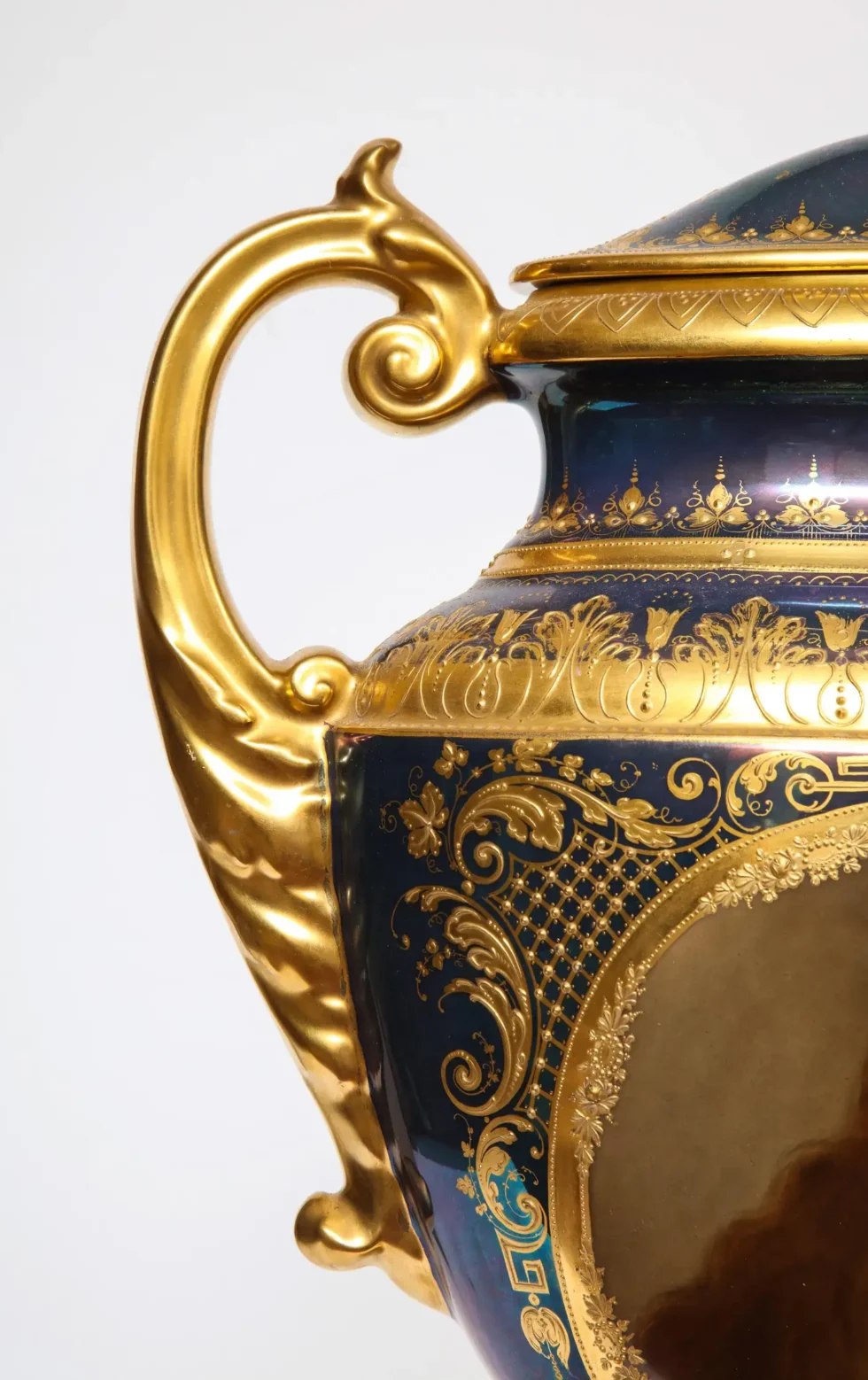 Monumental Royal Vienna Iridescent Porcelain Portrait Vase and Cover, circa 1880 - Image 4