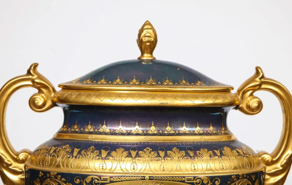 Monumental Royal Vienna Iridescent Porcelain Portrait Vase and Cover, circa 1880 - Image 5