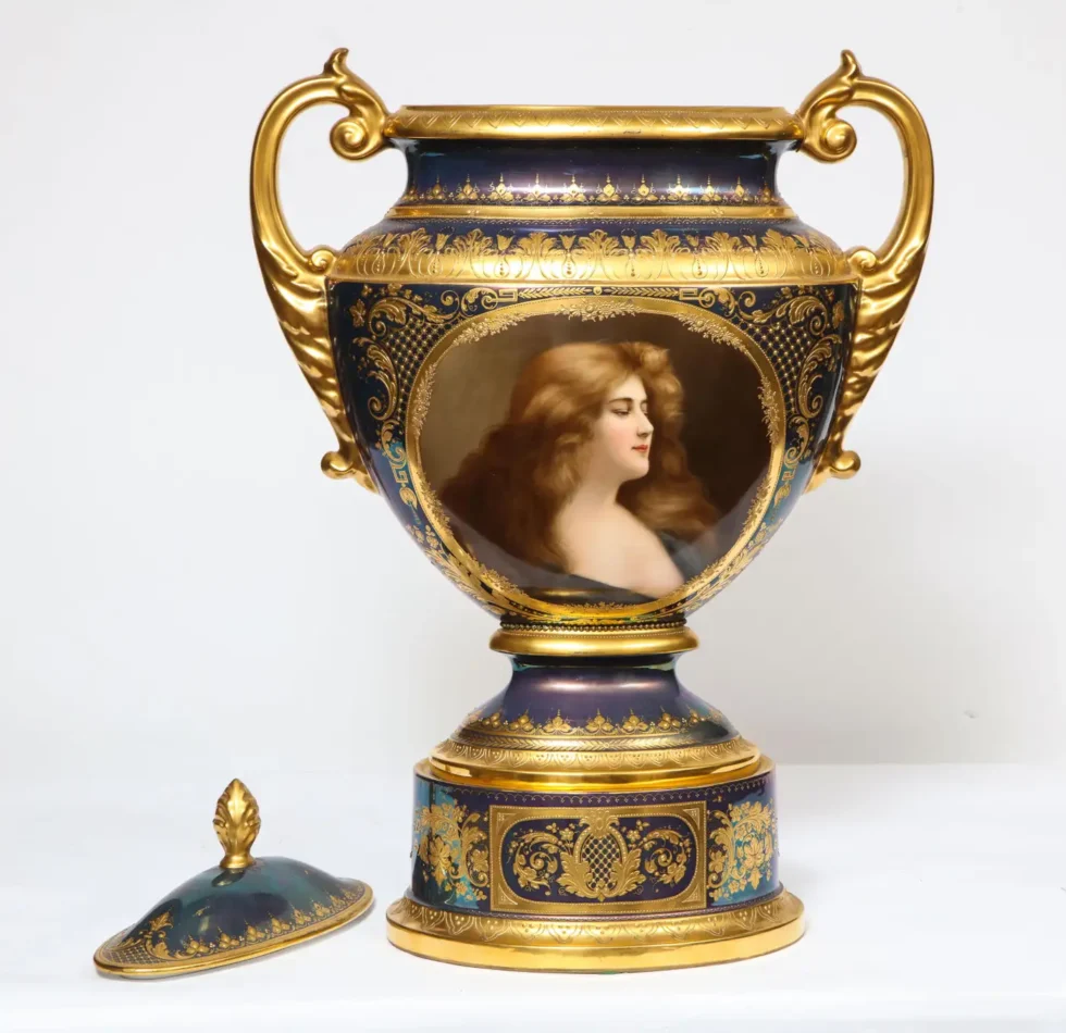 Monumental Royal Vienna Iridescent Porcelain Portrait Vase and Cover, circa 1880 - Image 7
