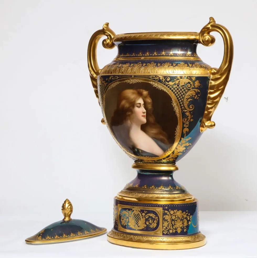 Monumental Royal Vienna Iridescent Porcelain Portrait Vase and Cover, circa 1880 - Image 8