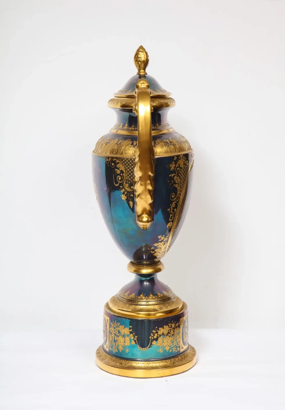 Monumental Royal Vienna Iridescent Porcelain Portrait Vase and Cover, circa 1880 - Image 10
