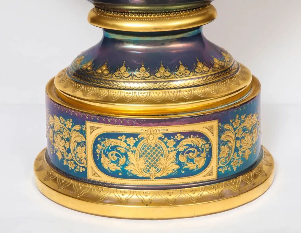 Monumental Royal Vienna Iridescent Porcelain Portrait Vase and Cover, circa 1880 - Image 12