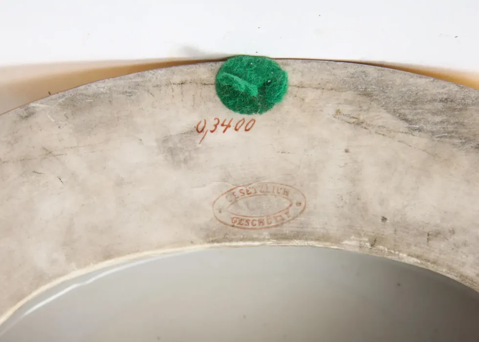 Monumental Royal Vienna Iridescent Porcelain Portrait Vase and Cover, circa 1880 - Image 14