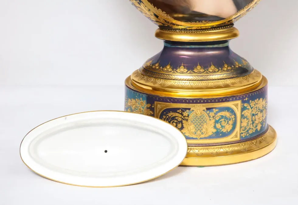 Monumental Royal Vienna Iridescent Porcelain Portrait Vase and Cover, circa 1880 - Image 19