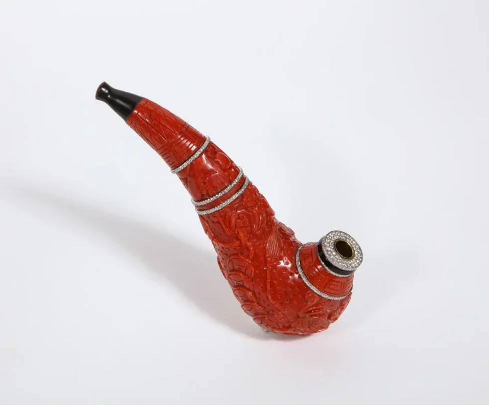 Contemporary Coral, 18k Gold, Diamonds, and Onyx Pipe - Image 2