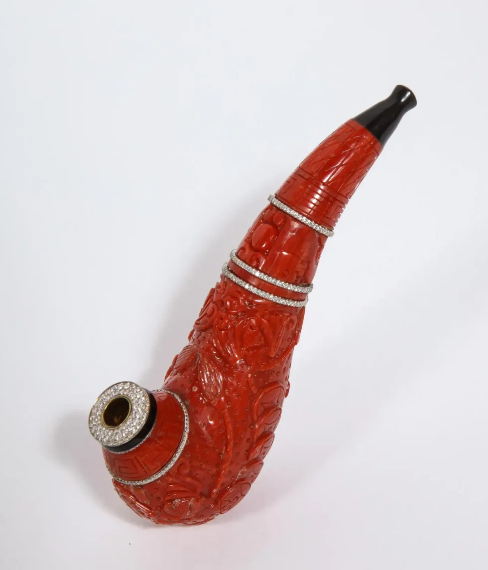 Contemporary Coral, 18k Gold, Diamonds, and Onyx Pipe - Image 3