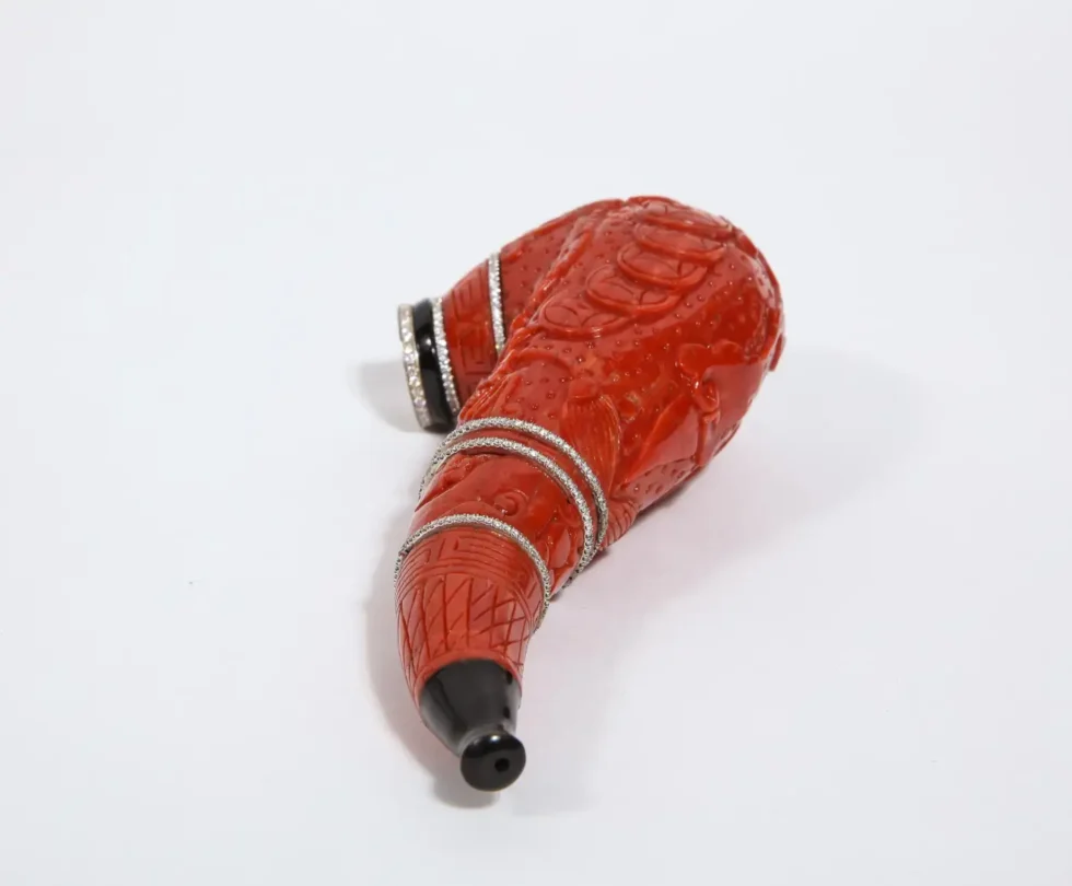 Contemporary Coral, 18k Gold, Diamonds, and Onyx Pipe - Image 9