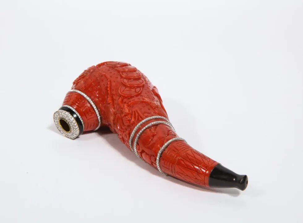 Contemporary Coral, 18k Gold, Diamonds, and Onyx Pipe - Image 10