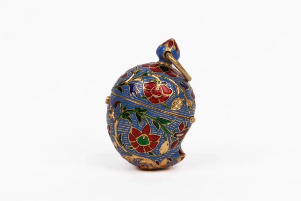 22K Indian Gold and Enamel Mango Shaped Pendant - Image 3