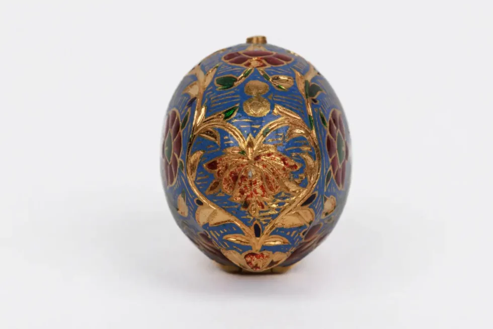 22K Indian Gold and Enamel Mango Shaped Pendant - Image 4