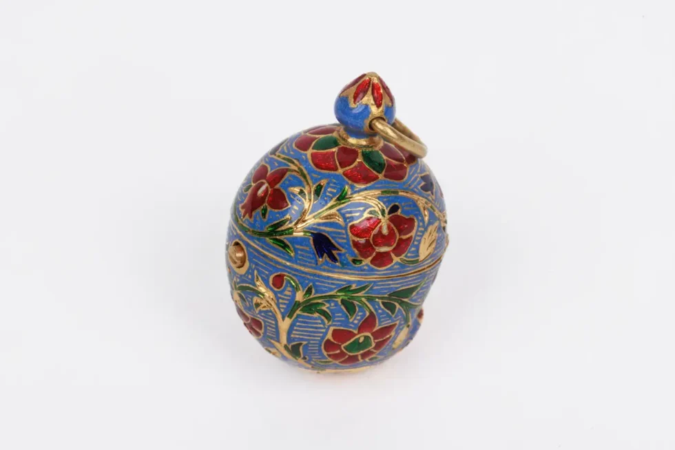 22K Indian Gold and Enamel Mango Shaped Pendant - Image 8