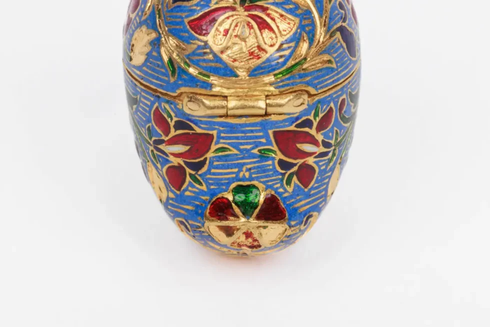 22K Indian Gold and Enamel Mango Shaped Pendant - Image 10