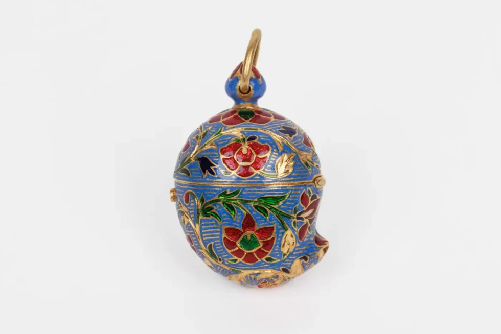22K Indian Gold and Enamel Mango Shaped Pendant - Image 12
