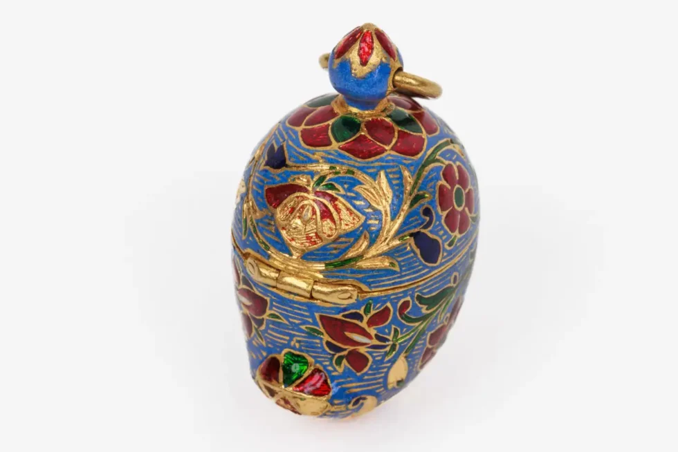 22K Indian Gold and Enamel Mango Shaped Pendant - Image 14