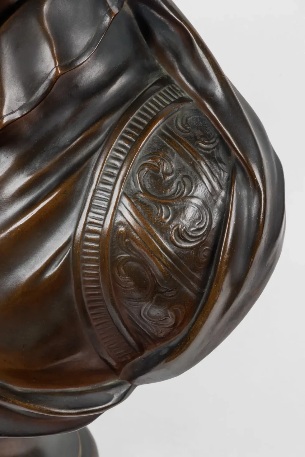 A Monumental French Patinated Bronze Bust of William Shakespeare, after Houdon - Image 6