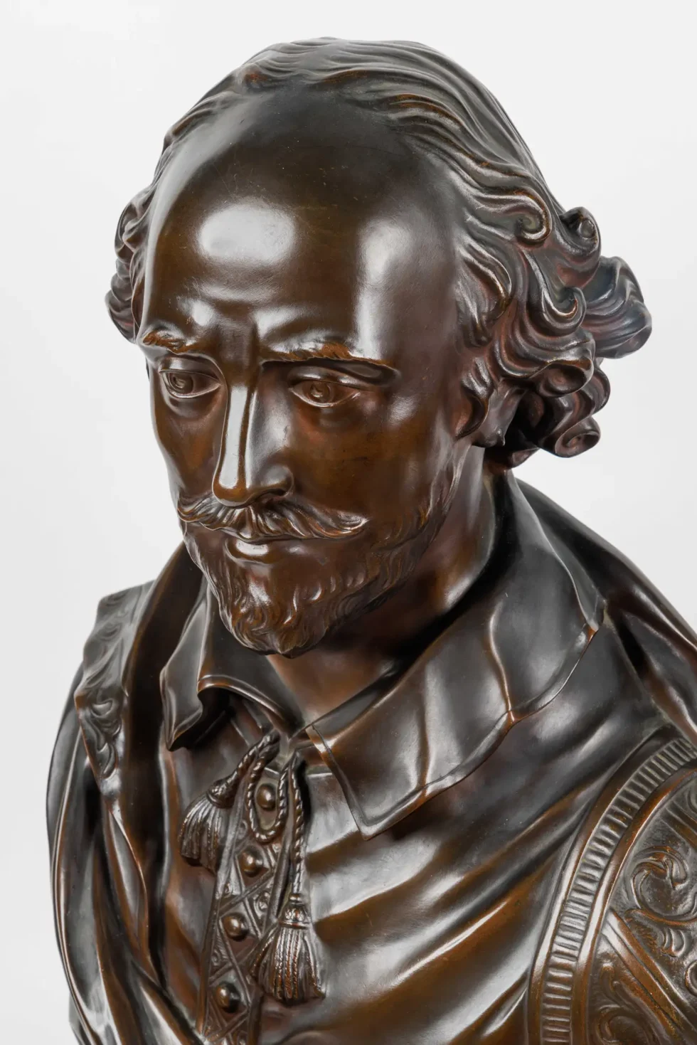A Monumental French Patinated Bronze Bust of William Shakespeare, after Houdon - Image 8