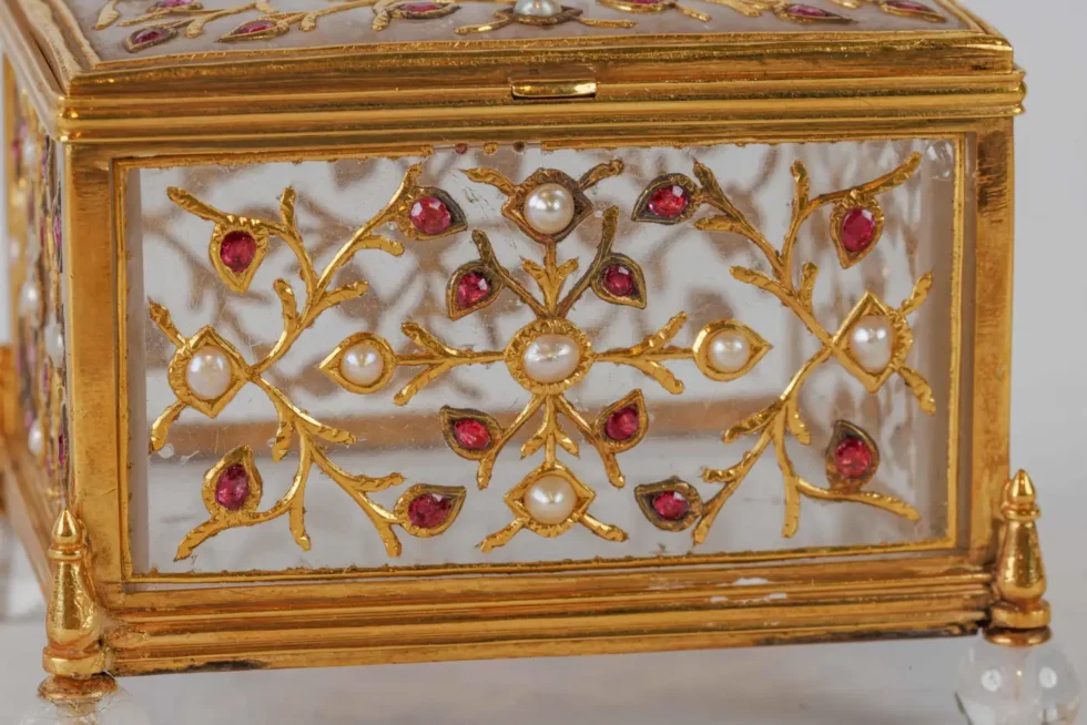 Fine Mughal Gem Set Rock Crystal and Gold Box, India, 18th Century - Image 3