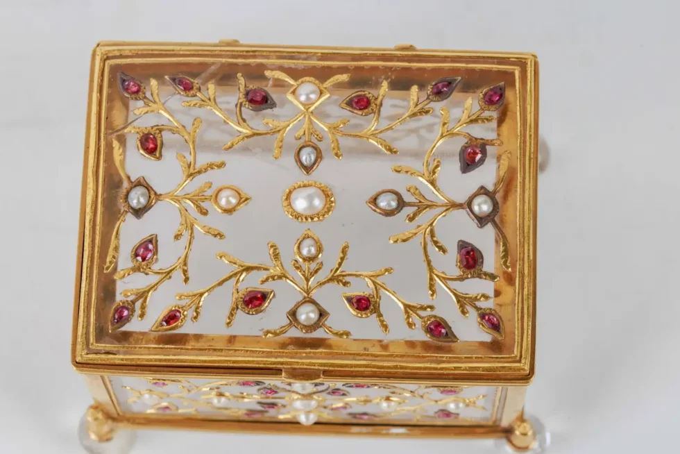 Fine Mughal Gem Set Rock Crystal and Gold Box, India, 18th Century - Image 2