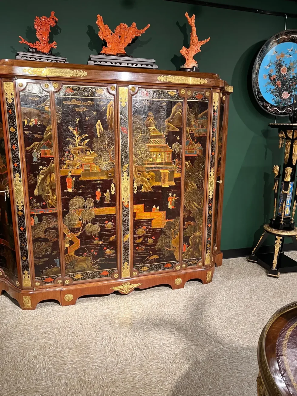 Rare Louis XV Ormolu-Mounted Tulipwood and Chinese Lacquer Cabinet - Image 17