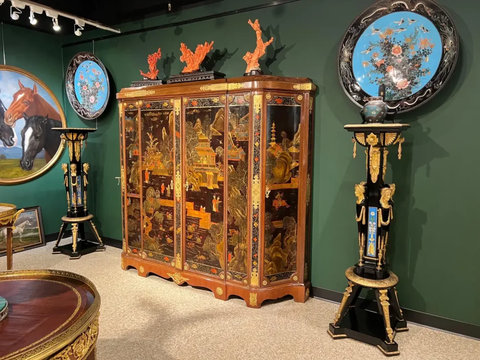 Rare Louis XV Ormolu-Mounted Tulipwood and Chinese Lacquer Cabinet - Image 16