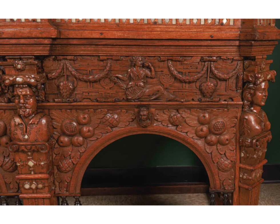 A Rare and Important Renaissance "Judaica" Carved Oak Wood Cabinet - Image 4