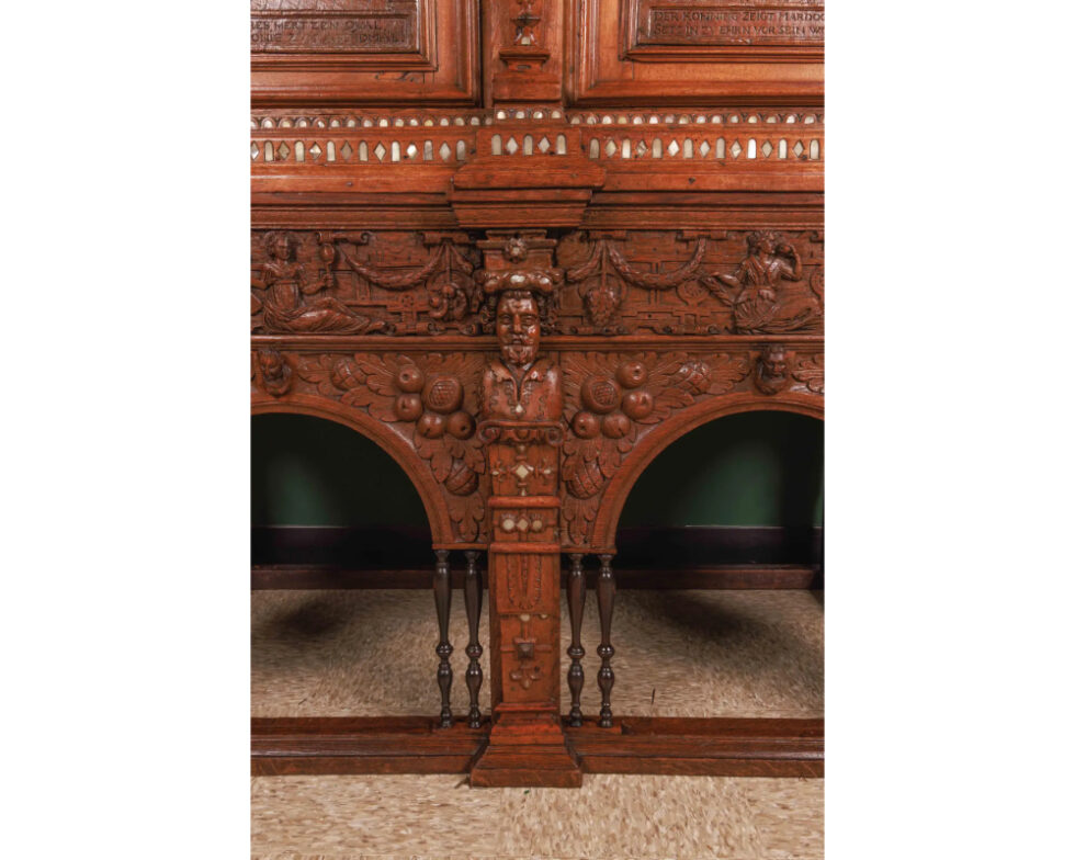 A Rare and Important Renaissance "Judaica" Carved Oak Wood Cabinet - Image 5