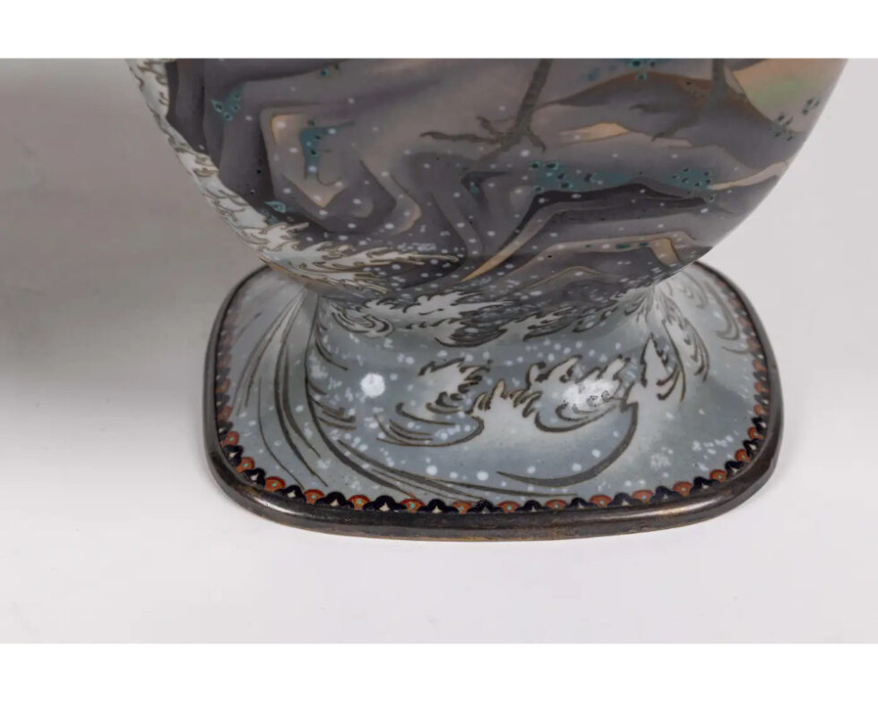 A Large Pair of Japanese Cloisonne Pink-Ground Vases Featuring Sunset and Cranes - Image 5