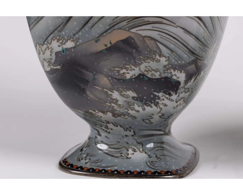 A Large Pair of Japanese Cloisonne Pink-Ground Vases Featuring Sunset and Cranes - Image 7