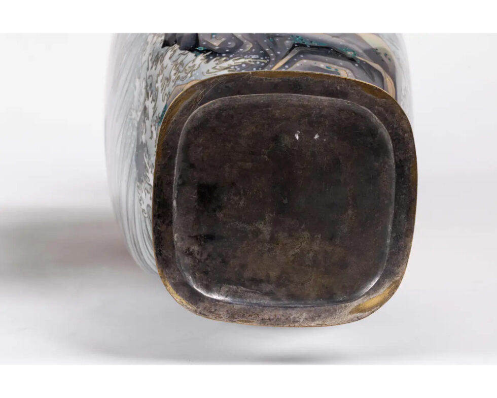 A Large Pair of Japanese Cloisonne Pink-Ground Vases Featuring Sunset and Cranes - Image 15