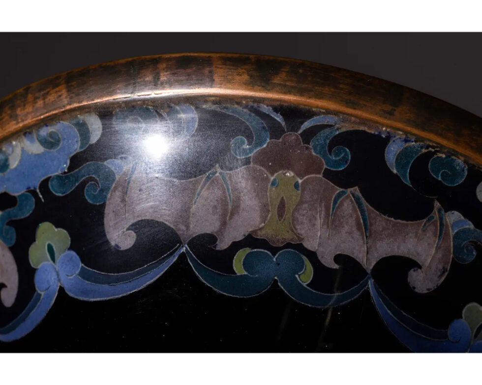 Large Meiji Period Japanese Cloisonne Enamel Vase Adorned with Iris Blossoms - Image 10