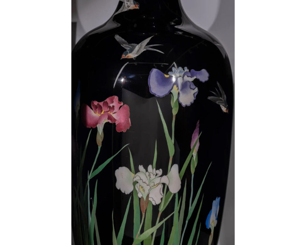Palace-Sized Japanese Cloisonne Enamel Vase Adorned with Irises and Sparrows - Image 11