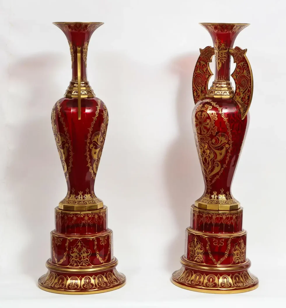 A monumental pair of ruby red gilt Bohemian "Alhambra" cut glass vases on stands, circa 1910 - Image 12