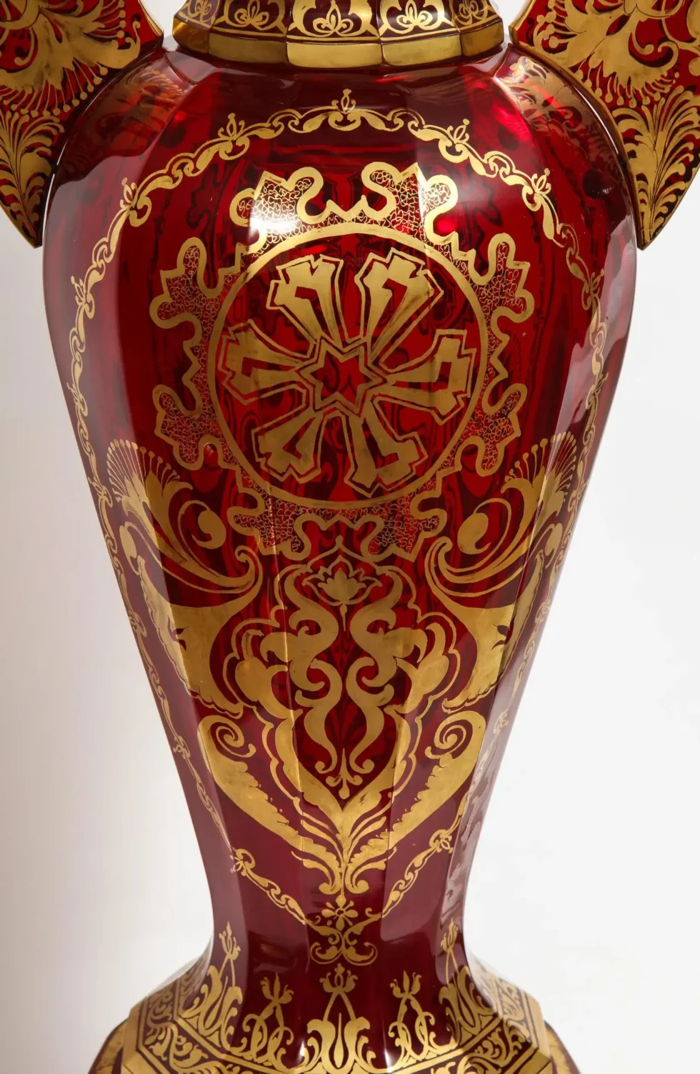 A monumental pair of ruby red gilt Bohemian "Alhambra" cut glass vases on stands, circa 1910 - Image 9
