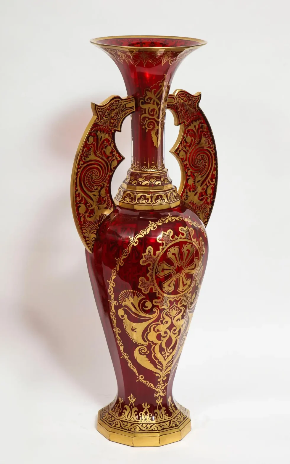 A monumental pair of ruby red gilt Bohemian "Alhambra" cut glass vases on stands, circa 1910 - Image 3