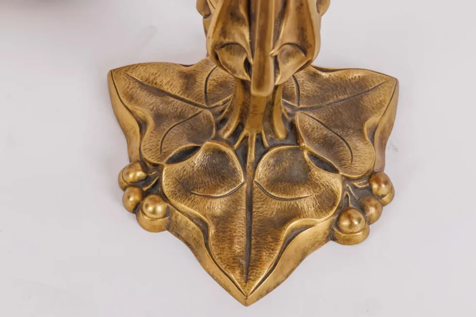 A Louis Majorelle and Daum Nancy Gilt Bronze and Pink Glass Table Lamp - Image 3