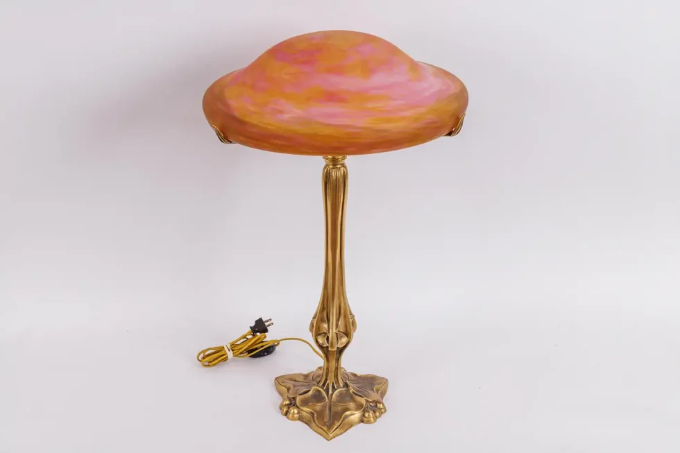 A Louis Majorelle and Daum Nancy Gilt Bronze and Pink Glass Table Lamp - Image 6