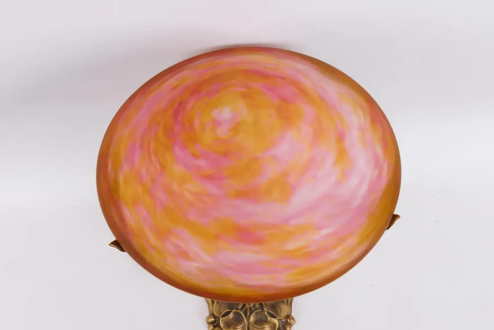 A Louis Majorelle and Daum Nancy Gilt Bronze and Pink Glass Table Lamp - Image 7