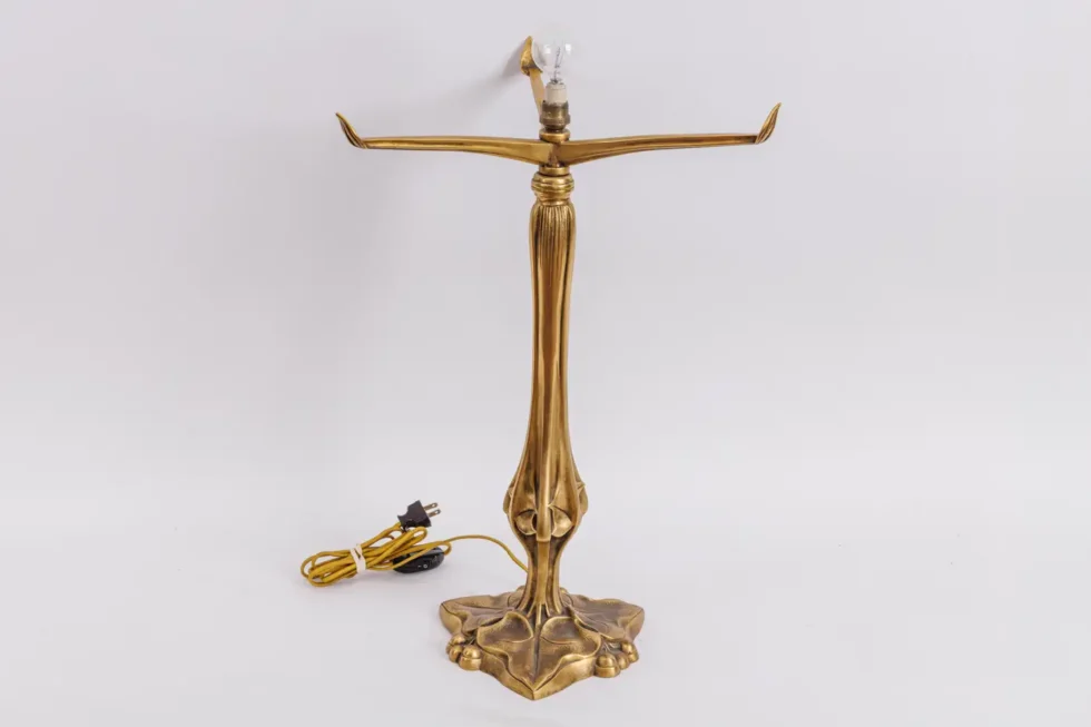 A Louis Majorelle and Daum Nancy Gilt Bronze and Pink Glass Table Lamp - Image 8