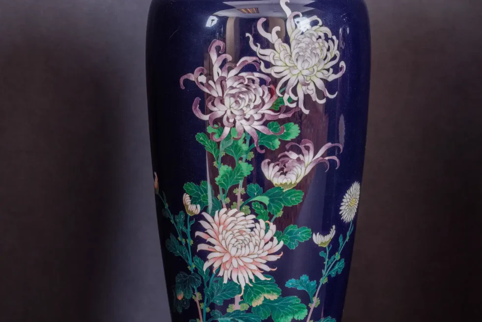 An Exquisite Pair Of Japanese Cloisonné Enamel Vases with Chrysanthemum Blossoms - Image 4
