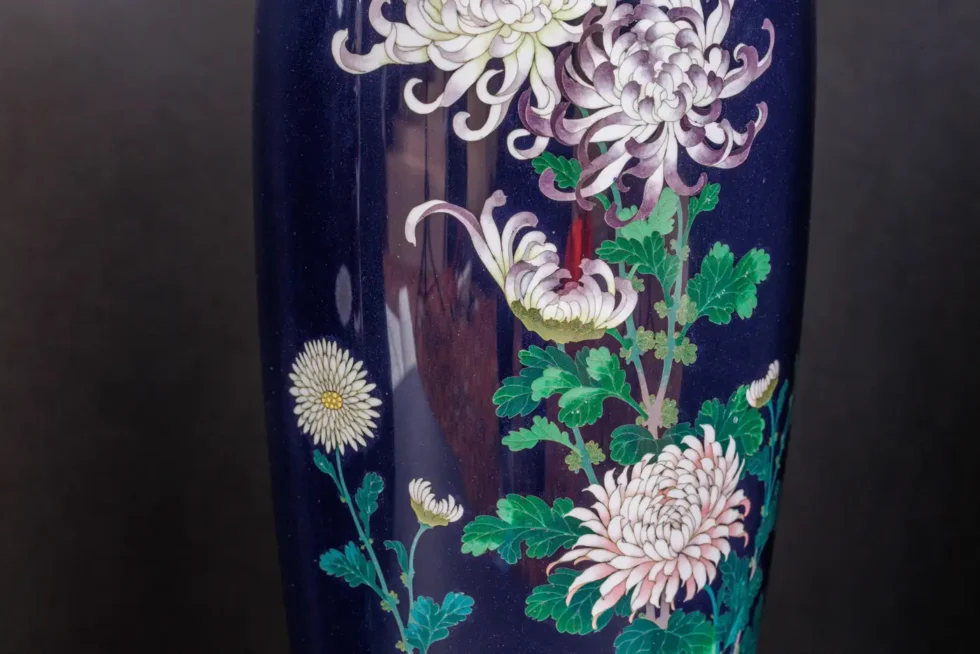 An Exquisite Pair Of Japanese Cloisonné Enamel Vases with Chrysanthemum Blossoms - Image 9