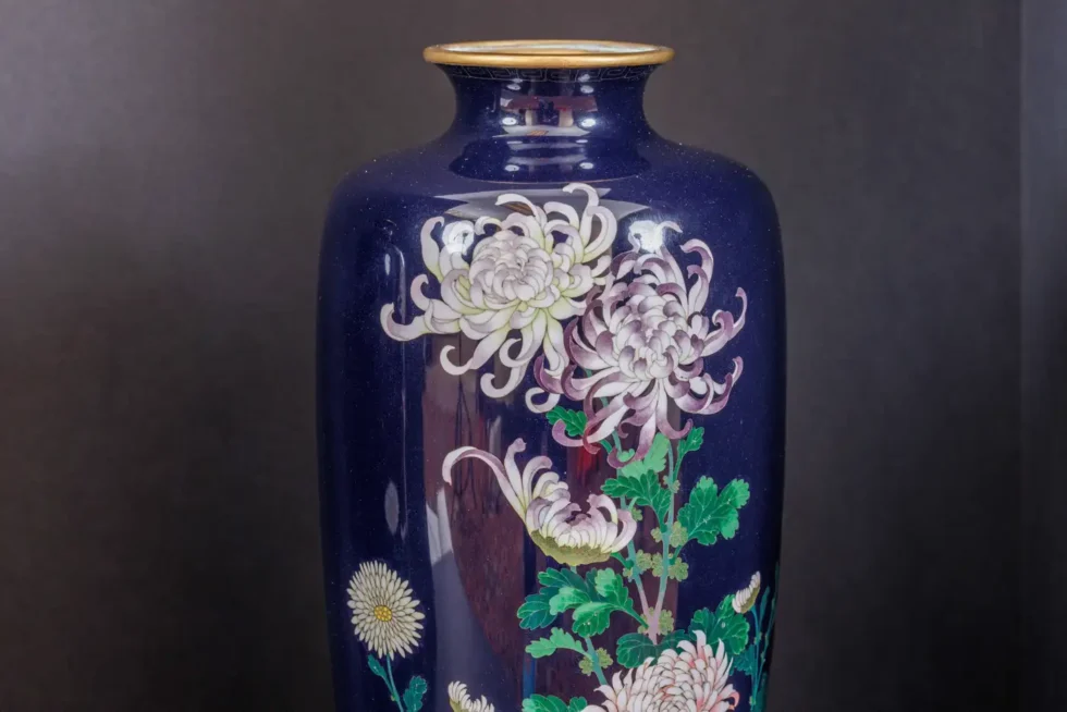 An Exquisite Pair Of Japanese Cloisonné Enamel Vases with Chrysanthemum Blossoms - Image 10