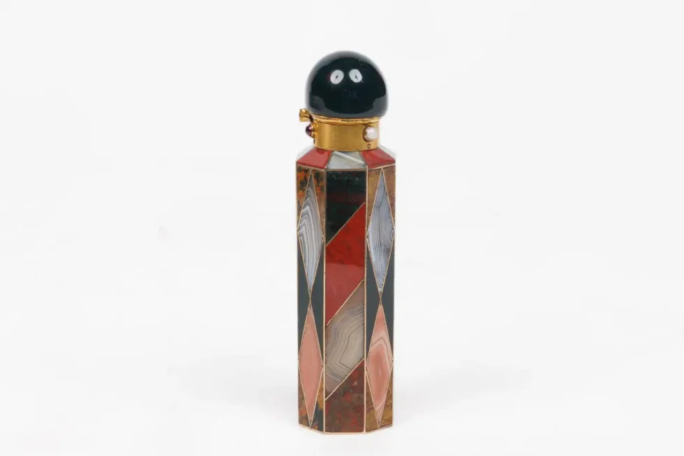 Exquisite Victorian English Gold and Scottish Agate Perfume Bottle, Circa 1870 - Image 6