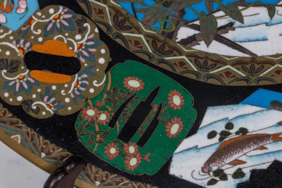 An Exquisite Large Pair of Meiji Period Cloisonné Enamel Plates with Tsubas - Image 7