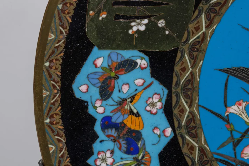 An Exquisite Large Pair of Meiji Period Cloisonné Enamel Plates with Tsubas - Image 6