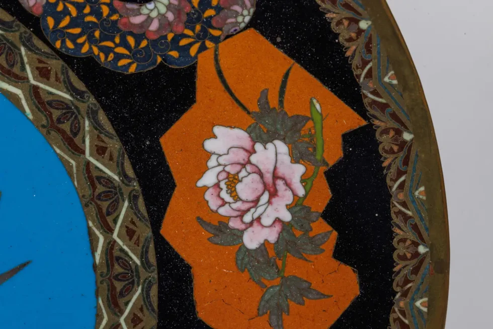 An Exquisite Large Pair of Meiji Period Cloisonné Enamel Plates with Tsubas - Image 5