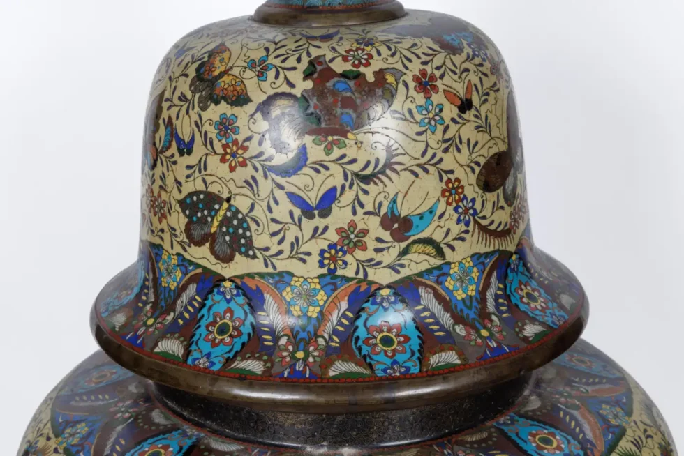 A Palatial Meiji Cloisonné Pink & Yellow Enamel Covered Jar with Butterflies - Image 4