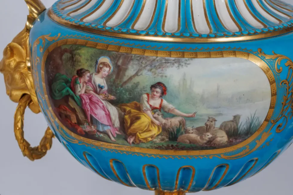 A Monumental and Exceptional French Ormolu and Turquoise Sevres Porcelain Clock - Image 10