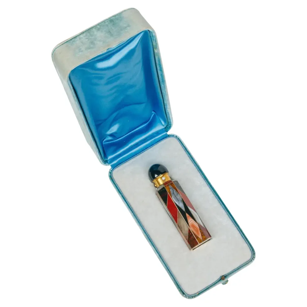 Exquisite Victorian English Gold and Scottish Agate Perfume Bottle, Circa 1870 - Image 2