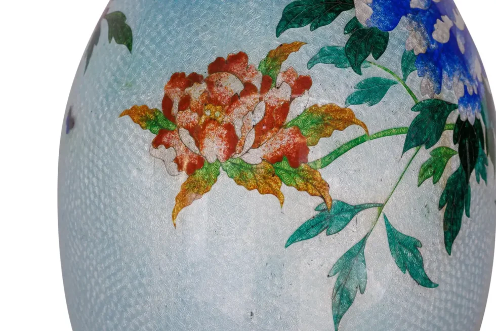 An Exquisite and Large Pair of Meiji Japanese Ginbari Cloisonne Enamel Vases - Image 8